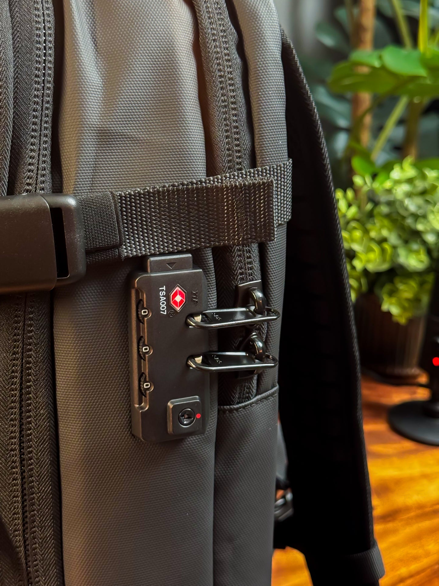 Venator™ Ultimate Vacuum Travel Bag