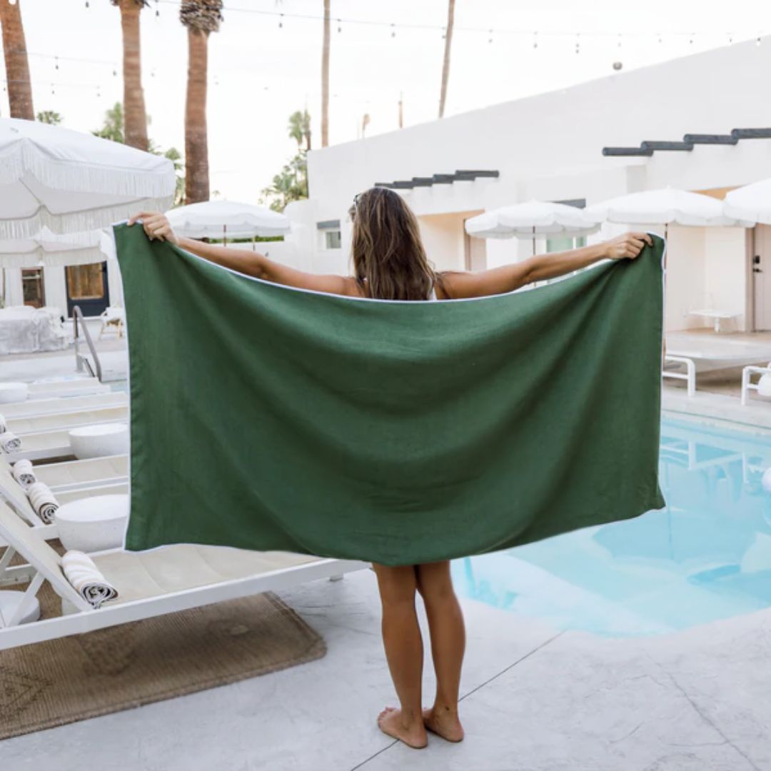 Venator™ Multifunctional Magnetic Towel